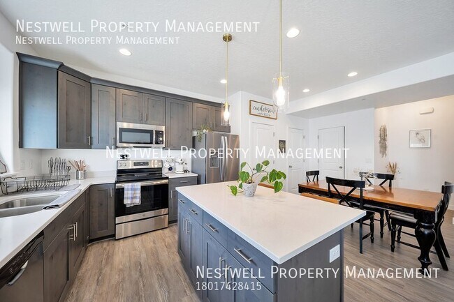 Building Photo - Charming 3-bed Townhome in Riverton