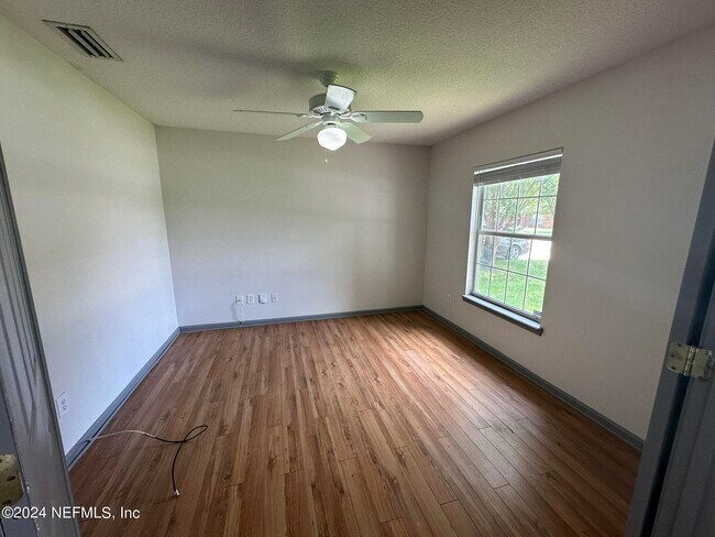 Foto del edificio - 6249 Duclay Rd