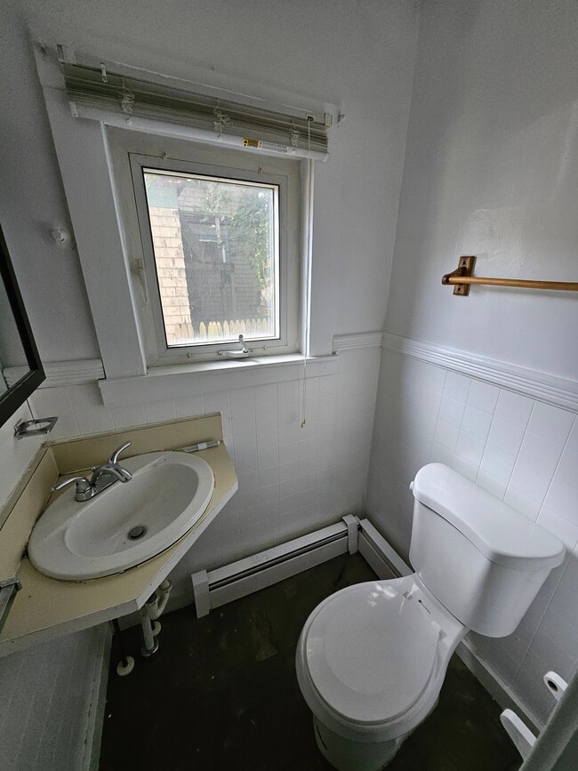 Building Photo - 35 Middle St