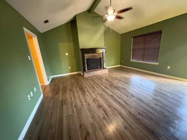 Foto del edificio - 4119 Clay Dr