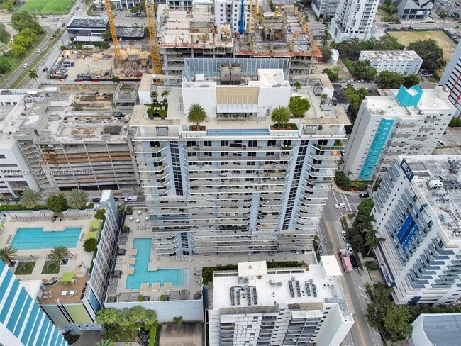 Building Photo - 1010 SW 2nd Ave