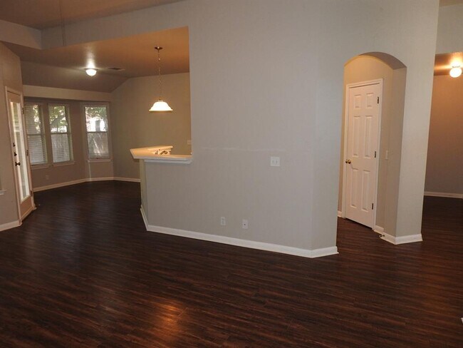 Building Photo - 440 Zebra Dr