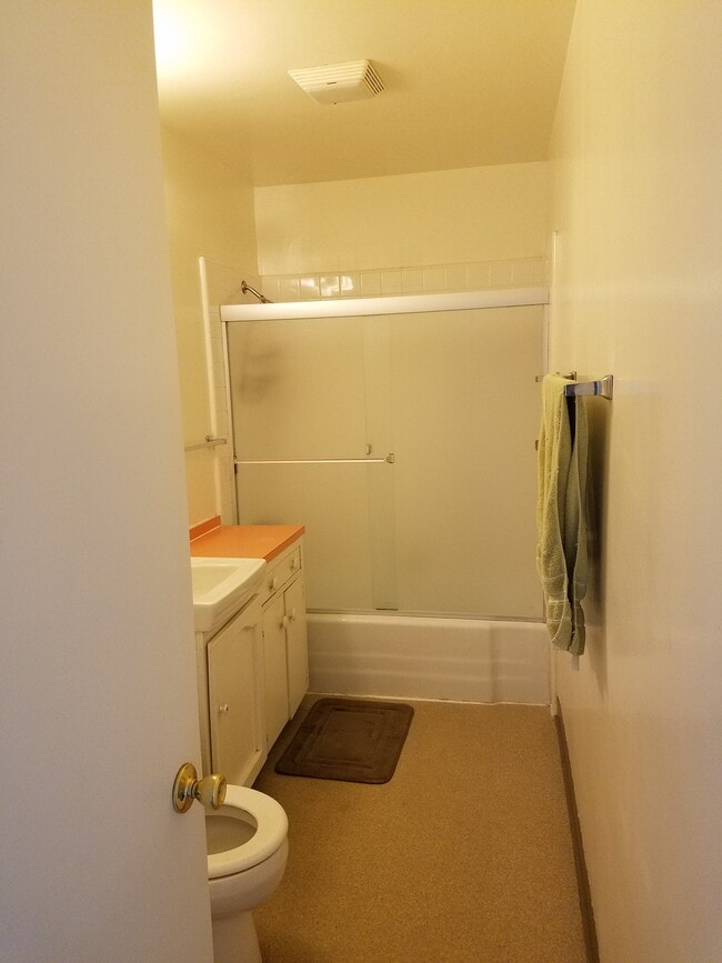 Bathroom - 566 Westmont Ave