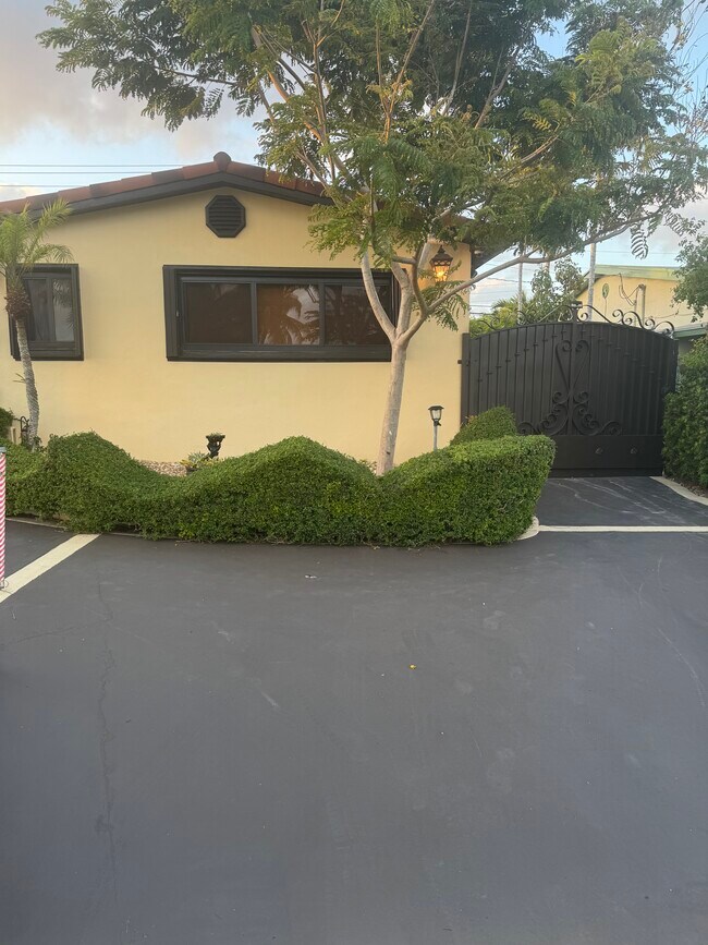 Building Photo - 8501 SW 16th Ter