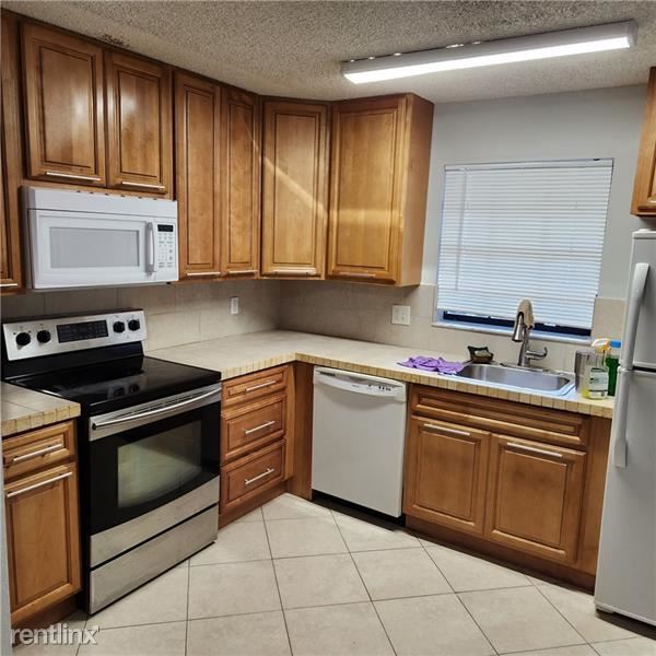 Building Photo - 3 br, 2 bath House - 3634 NW 95th Ter # 8L