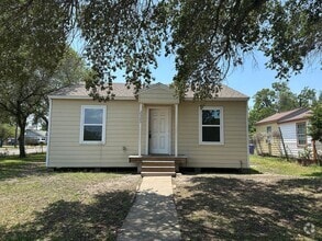 Building Photo - 2525 Cleo St