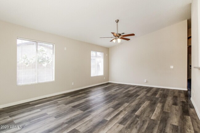 Foto del edificio - 1531 W St Catherine Ave