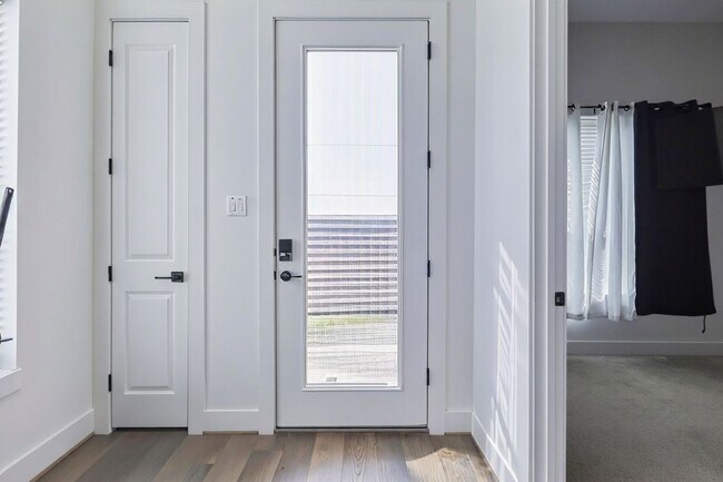 Foto del edificio - 334 Eastwood St