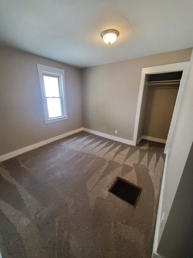 Building Photo - 2315 67th St