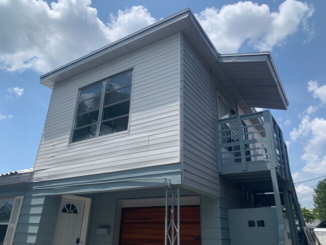 Foto del edificio - 6375 19th Ave N Duplex