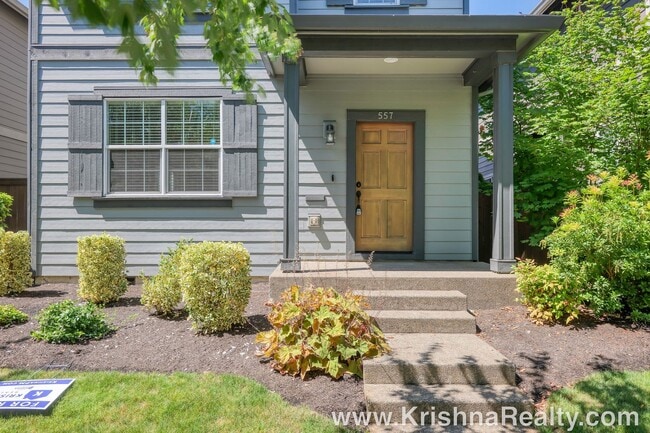 Building Photo - Beautiful 4 BD* 2.5 BA* Single Family Home...