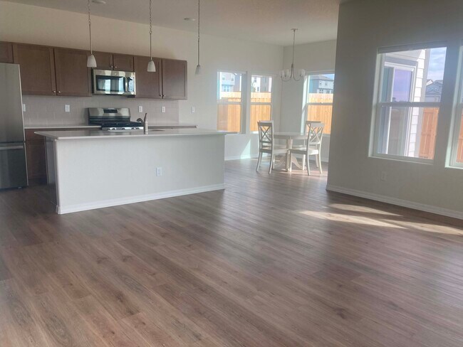 Foto del edificio - 8619 Blue Feather Lp