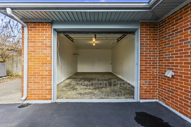 Building Photo - 1707 Sarasota Ct