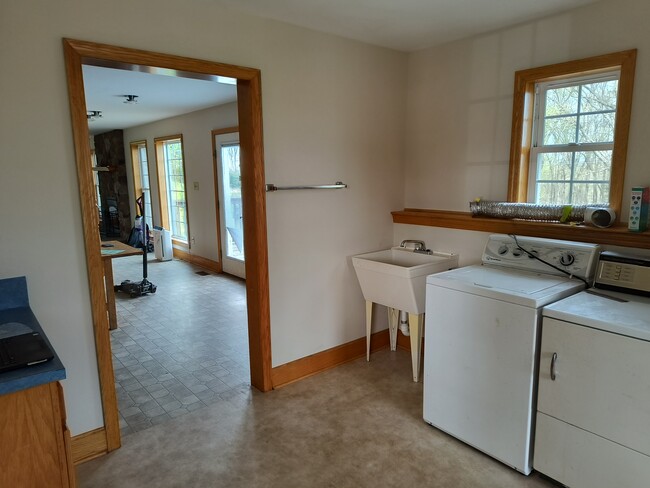 laundry room and mud room - 14736 Heavenly Acres Rdg