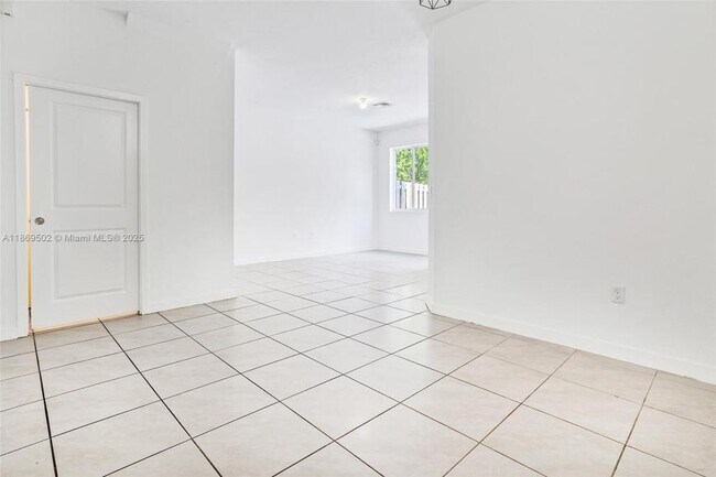 Foto del edificio - 3 bedroom in Miami Gardens FL 33169