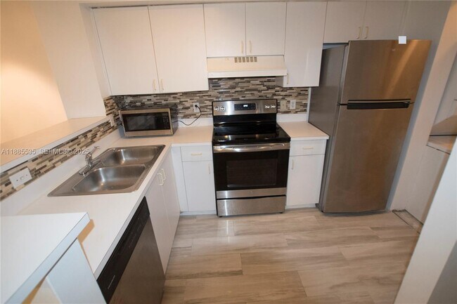 Foto del edificio - 12130 St.Andrews Pl