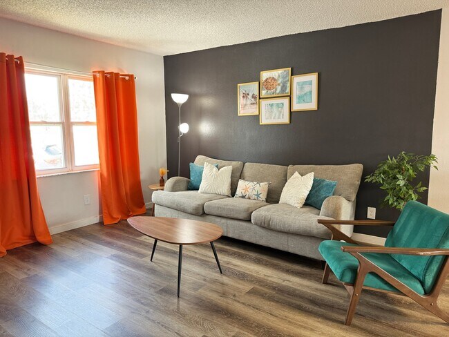 Foto del edificio - 4590 76th Ave N