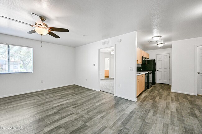 Foto del edificio - 3065 N 67th Ave