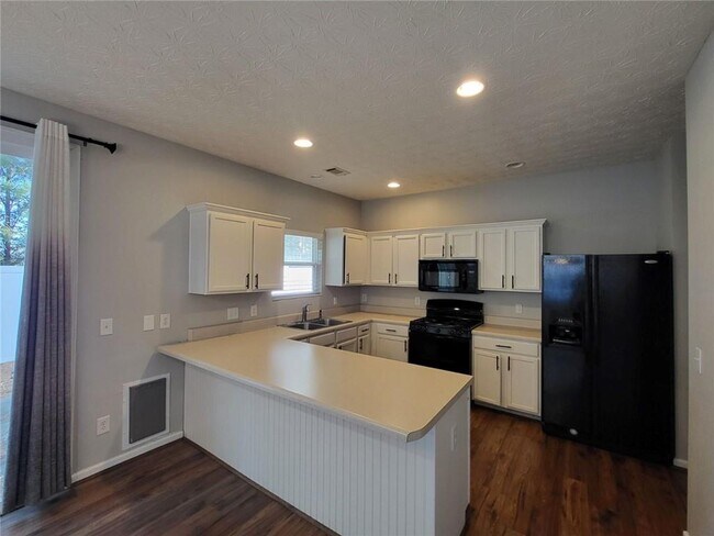 Building Photo - 402 Chatooga Ln