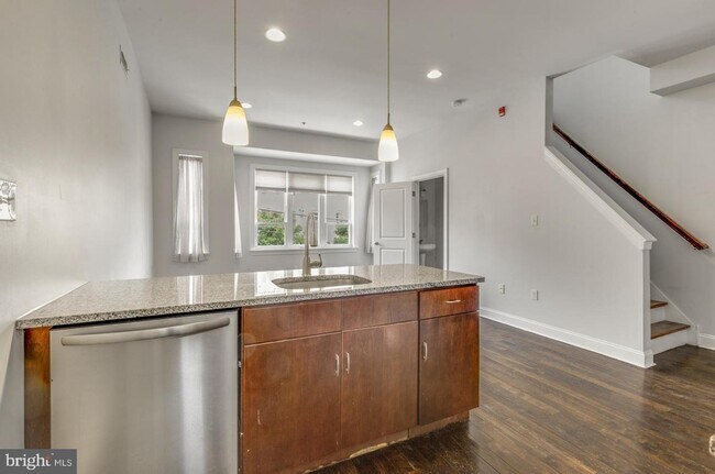 Building Photo - 1616 Fairmount Ave