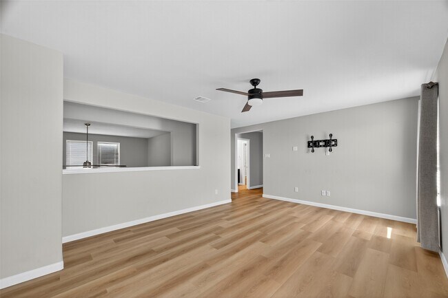 Foto del edificio - 718 Harvest Bluff Dr