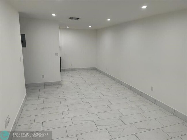 Foto del edificio - 4655 SW 33rd Ave