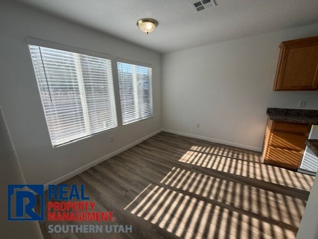 Building Photo - Northview Commercial Park Townhome