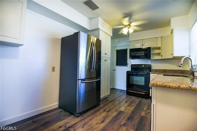 Foto del edificio - 5302 Malibu Ct