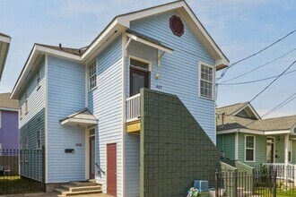 Building Photo - 405 N Tonti St