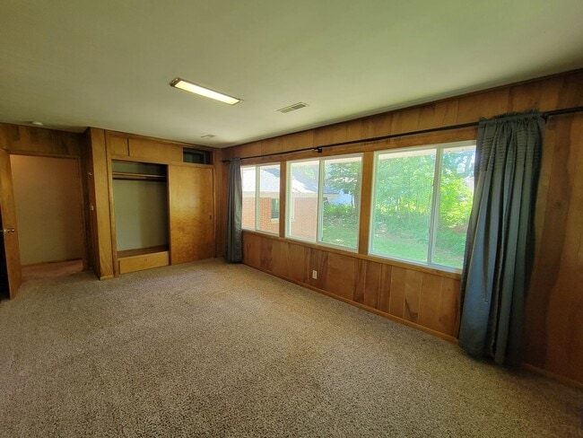 Building Photo - 1103 College St