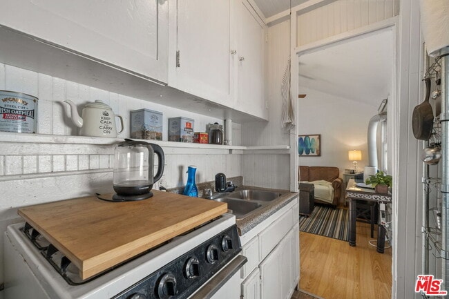 Foto del edificio - 1612 N Genesee Ave