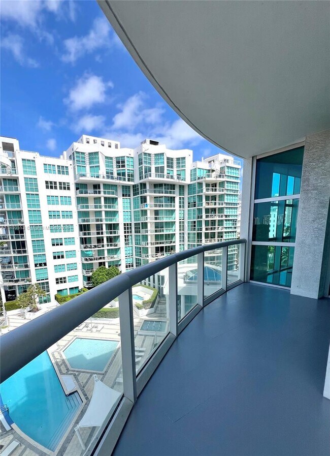 Foto del edificio - 3131 NE 188th St