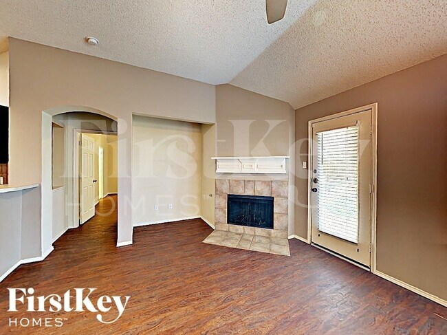 Building Photo - 516 Pineview Ln