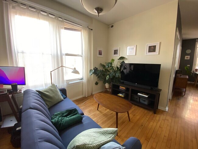 Foto del edificio - 949 N Western Ave