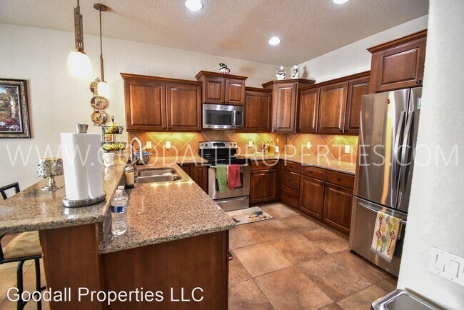 Foto del edificio - 4 br, 3.5 bath House - 7127 Reed Ln