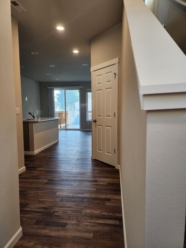 Building Photo - 15603 View Dr SE (Lot 16)