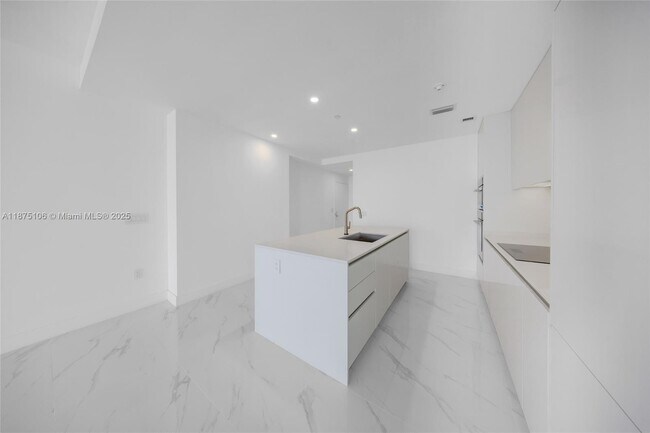 Foto del edificio - 700 NE 24th St