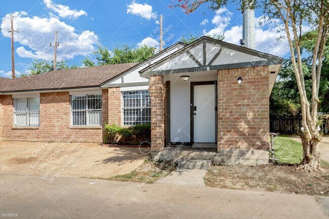 Building Photo - 2 br, 2 bath Duplex - 12607 Veterans Memor...