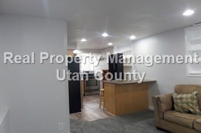 Building Photo - 157 N 400 E