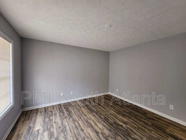 Foto del edificio - 8329 Glenwoods Terrace