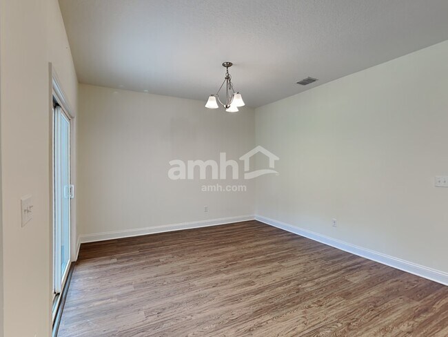 Foto del edificio - 887 Sunny Stroll Dr