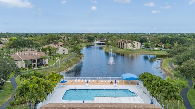 Foto del edificio - 512 Shady Pine Way