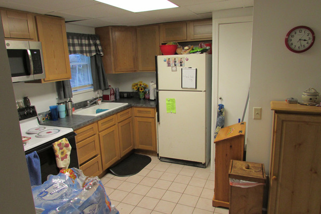 Building Photo - 1457B