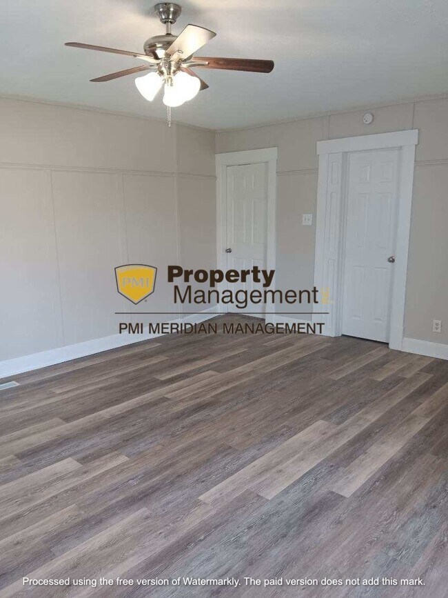 Foto del edificio - Charming 1-Bedroom Home with Spacious Layo...
