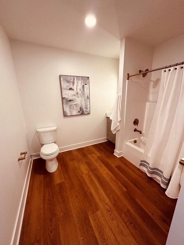 Foto principal - Fox Apartments, New One Bedroom Units, Dow...