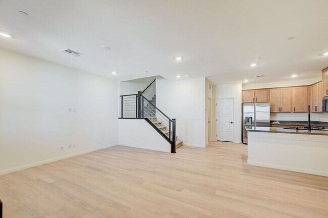 Foto del edificio - Stunning Summerlin townhome! 2 car garage!