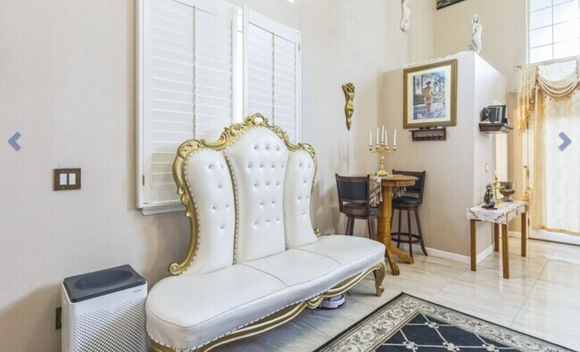 Building Photo - Fully Furnished Luxury Home with Solar