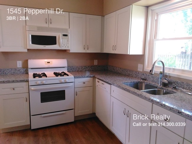 Building Photo - 1545 Pepperhill Dr