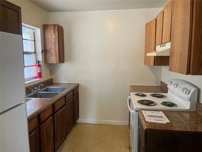 Building Photo - 2622 SW 31st Pl