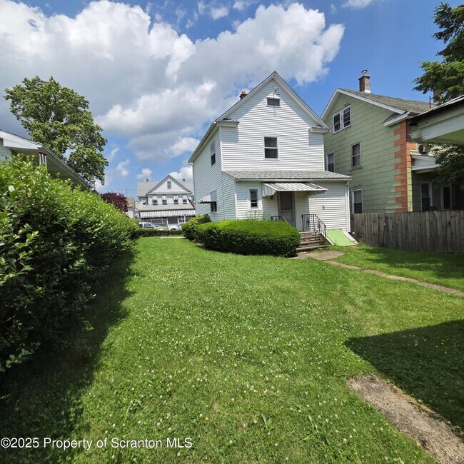 Building Photo - 1445 Hawthorne St